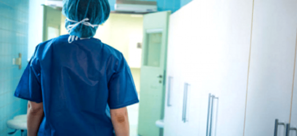 Sanità, l'allarme dei sindacati: "Emorragia di personale e stipendi tra i più bassi d'Europa"